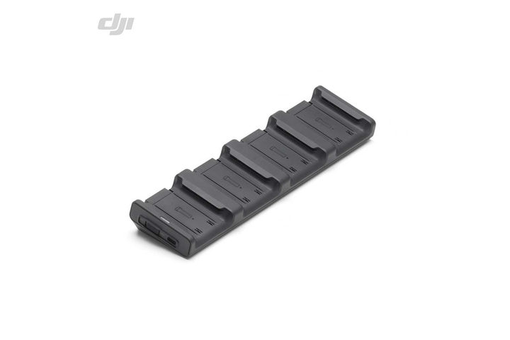 DJI Matrice 4 USB-C 100 Вт — зарядний хаб під кутом