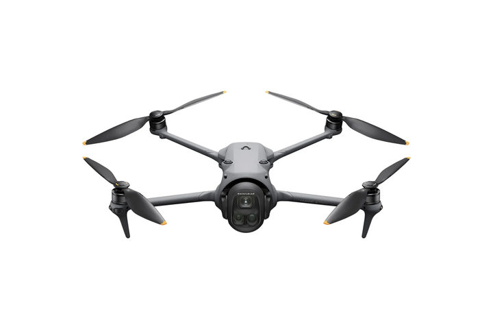 DJI Mavic 4 Pro Fly More Combo RC 2 — квадрокоптер спереду